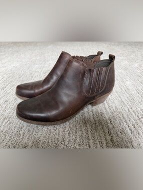 Clarks Women's Brown Leather Chelsea Boot 9